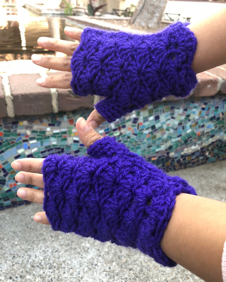 Adriana Gloves Pattern for Fingerless Crocheted Gloves image 4