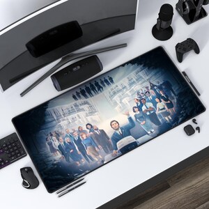 Der erhabene Sieg von Cold Hafen Schreibtischunterlage | Mark Malerei Abbruch Lumon Mousepad | Apple TV Show DeskMat Geschenk | Große rutschfeste Mausunterlage
