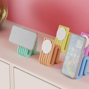 Squiggle MagSafe iPhone Charging Stand: Whimsical Desk Dock