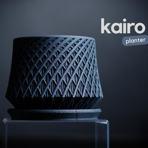 Fioriera Kairo – Vaso moderno geometrico stampato in 3D con drenaggio / Fioriera da interno minimalista con piatto / Dimensioni da piccole a grandi