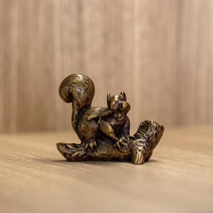 Handmade Brass Squirrel Sculpture – Solid Mini Animal Figurine on Branch for Home Decor and Nature Lover Gift