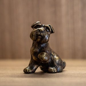 Messing Hundefigur - Handgefertigte sitzende Welpen Skulptur für Wohnkultur, Hunde-Liebhaber Geschenk, Tier Sammlerstück aus massivem Messing