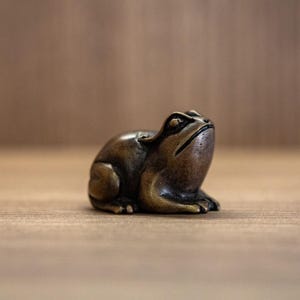 Brass Frog Figurine – Handcrafted Miniature Sculpture for Nature-Inspired Decor and Collectors