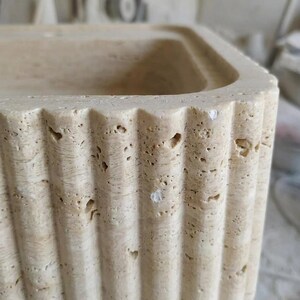 Beige Travertine fluted vessel sink — close-up of marble veining (photo 8)