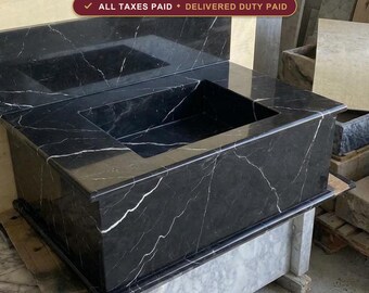 Lavabo en marbre noir Nero Marquina avec dosseret, vasque en pierre cannelée, évier suspendu au mur, vanité en pierre naturelle personnalisée