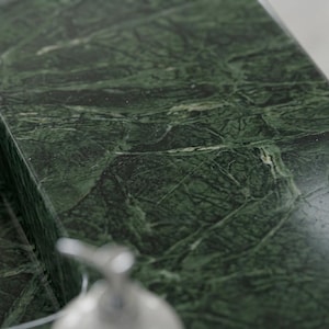 Verde Marble wall mount sink — close-up of marble veining (photo 14)