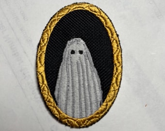 Naszywka „Ghost Patch”: aplikacja haftowana świecąca w ciemności – do naprasowania lub przyszycia