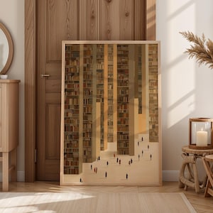 Könnte beinhalten: Ein gerahmter Kunstdruck zeigt eine surreale Bibliotheksszene. Hohe, vertikale Bücherstapel bilden eine labyrinthartige Struktur. Kleine Figuren gehen auf Pfaden. Die Farbpalette ist warm, mit Braun-, Beige- und einem Hauch von Orange.
