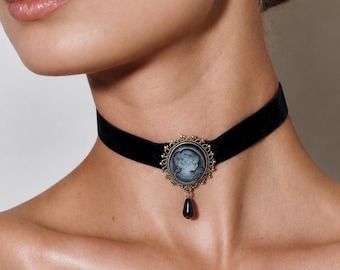 Vintage Choker with Cameo and Teardrop Pendant, Victorian Velvet Necklace with Antique Portrait Lady Pendant, Gothic Gift, Halloween Gift