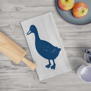 Charming Duck Tea Towel, Rustic Kitchen Decor, Farmhouse Style, Gift for Bird Lovers, Functional Home Accessory