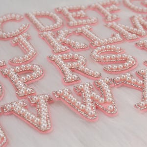Parches termoadhesivos con letras de perla blanca y base rosa, parches termoadhesivos con letras para manualidades, decoración de costura, personaliza tus propias bolsas de ropa