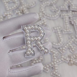Parche de letras de perla blanca para planchar, parche de letras de perla láser personalizado, parches de letras para coser, manualidades DIY con letras, personaliza tu propia ropa y bolsos