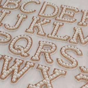 Letras de pérola branca Ferro em patch alfabeto A-Z brilhante ouro diamante bordado nome crachá gráfico jaqueta camiseta mochila