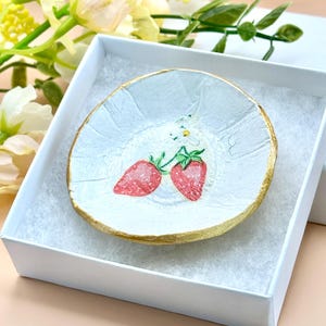 Double Strawberry Clay Magnet – Handmade Air Dry Clay Magnet with Gold Trim Gift Boxed Country Kitchen Decor Cute Fruit Fridge Art
