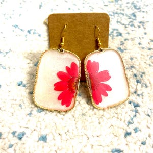 Orecchini a forma di cuore con veri fiori: gioielli in resina e argento sterling - Italia