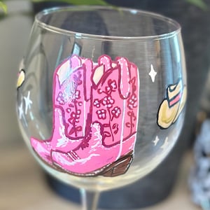 Handmålade rosa cowboystövlar vinglas