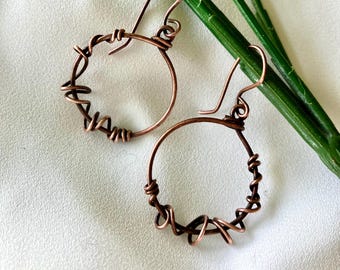 Aros de cobre oxidado: joyería con alambre trenzado