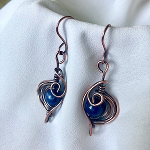 Curved copper earrings with blue accent bead | wire wrapped earrings | copper wire earrings | wire wrapped earrings | copper jewelry