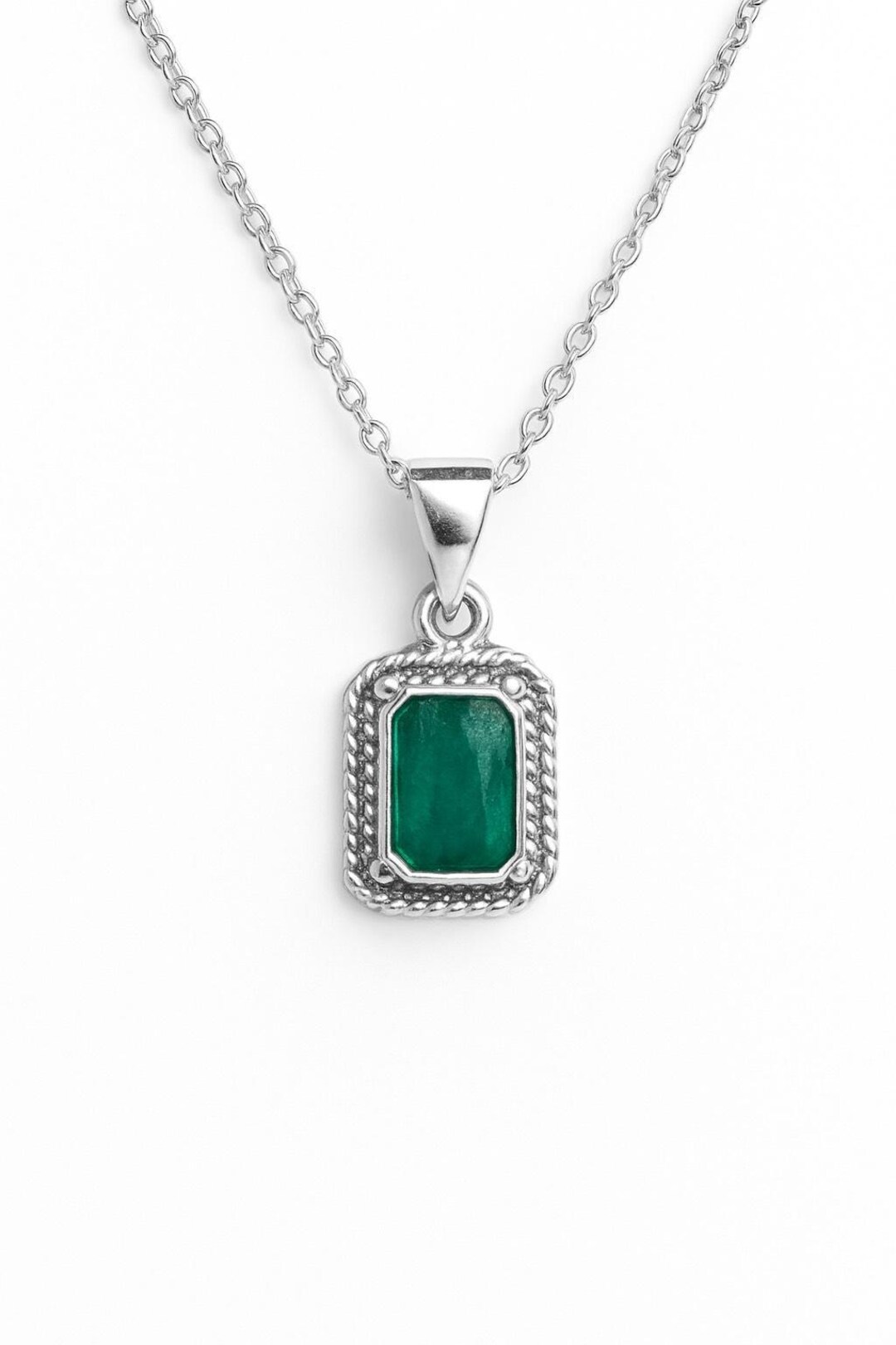 Handmade Indian Emerald Locket in White Gold | Natural Emerald Necklace ...