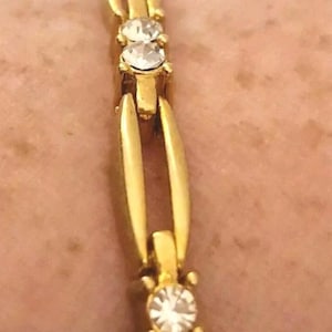 Avon Gold Tone Bracelet Ladies Minimalist Crystal Embellished Chain Link.