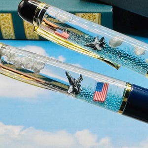 F18 stridsflygplan flytpenna - militärflygplanspresent