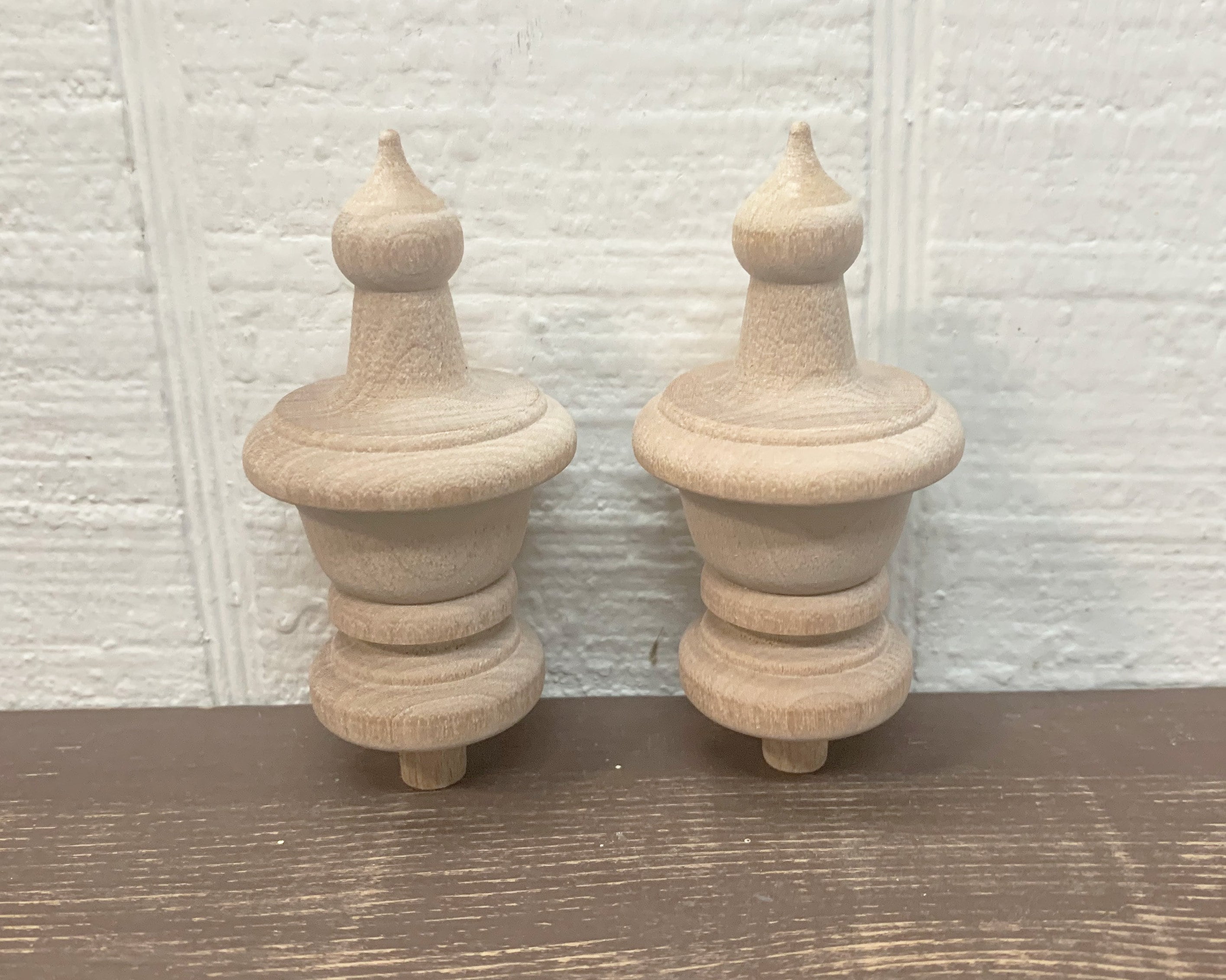 CTW Home 510671 4 Dia. x 10 in. Turned Wood Finials - Set of 2