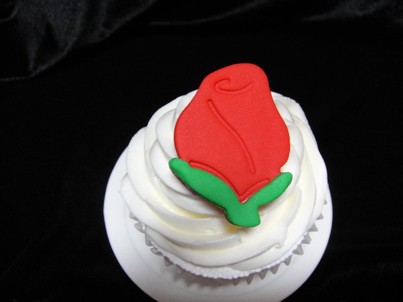 Red Rose Buds Fondant Cupcake Toppers