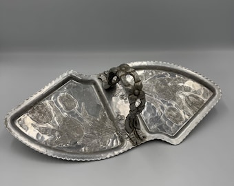 Plateau de service vintage, Rodney Kent, forgé à la main, en aluminium avec motif tulipe et ruban