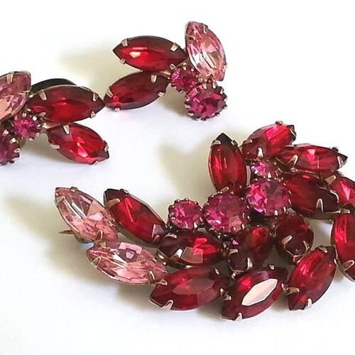 Vintage Julianna ruby red pink fuschia sparkling shops rhinestones set earrings brooch pin costume fashion jewelry