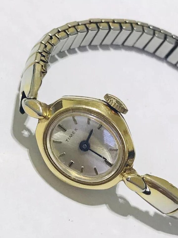 Timex Wind Up Wrist Watch For Ladies Vintage Timex Silver Tone