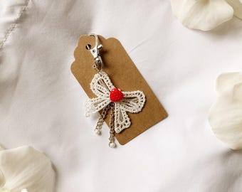 Llavero Kawaii con forma de fresa, accesorio de encaje con lazo, decoración para bolso, tirador de cremallera, llavero de perla para mochila, bonito regalo.