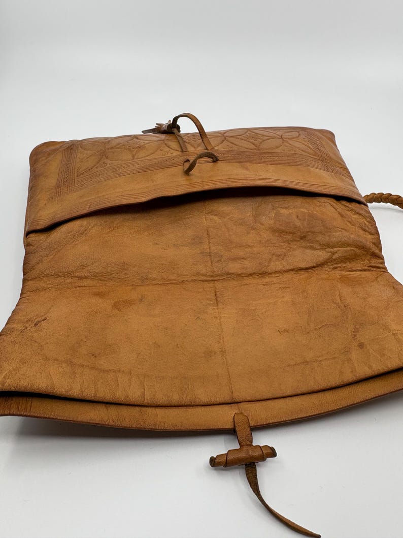 Vintage Tooled Leather Boho Shoulder Bag | Hand Tooled Leather | Artisan Leather Purse with Braided Strap & Tassel | 1970s image 5
