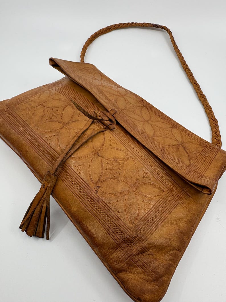 Vintage Tooled Leather Boho Shoulder Bag | Hand Tooled Leather | Artisan Leather Purse with Braided Strap & Tassel | 1970s image 2