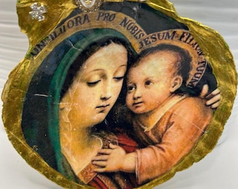 Decoupaged Shell, Our Lady of Counsel, Trinket Ring Shell Dish, Decoupaged  Virgin Mary,  Religious Shell Art, Rosary Bead Dish