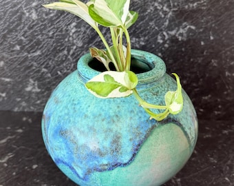Vase vintage en poterie studio, bleu sarcelle, glaçure goutte à goutte, vase rond fait main, navire en céramique, décor côtier