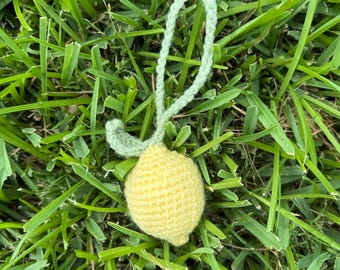 Charm de bolso de limón de ganchillo