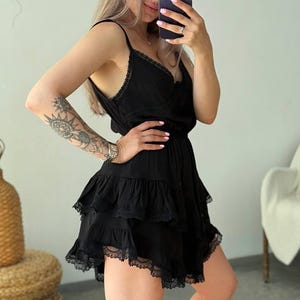 Black Ruffle Mini Sundress – Adjustable Straps, Soft Cotton Feel, Lace Trim & Flowy Layers for Romantic Summer Look