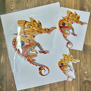 Lo Moth Dragon Kunstdrucke und Sticker