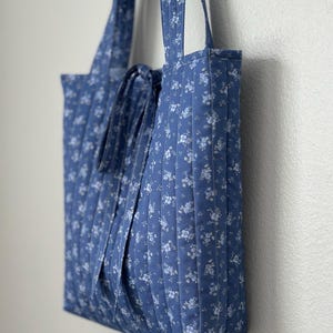 Handmade Quilted Tote Bag | Blue Floral Cotton Purse | Lightweight Reusable Gift | Cottagecore Shoulder Bag | Eco-Friendly Tot