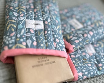 Quilted Bible Cover – 10x7 Inch Floral Cotton Book Sleeve – Soft Protective Case – Handmade Gift for Women – Christian Book Accessory