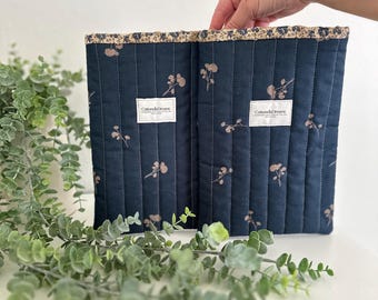 Quilted Bible Cover – Handmade Book Sleeve – Floral Cotton Padded Case – Bible Gift for Her – Book Protector – Eco Friendly Book Pouch