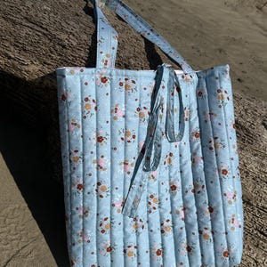 Handmade Quilted Floral Tote Bag – Light Blue Cotton Puff Shoulder Bag with Ties – Soft Market Bag – Cottagecore Gift for Her