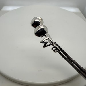 Grillz de plata personalizados / Grillz artesanal con la letra "M" / Joyería dental personalizada / Gorra dental de hip hop / Grillz únicos para hombres y mujeres