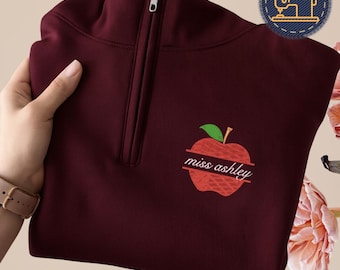 Personalisiertes gesticktes Lehrer-Namen-Viertel-Zip-Pullover-Sweatshirt, Geschenk für Lehrer, J051