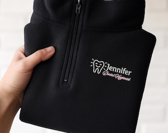 Suéter con bordado personalizado de higienista dental, cremallera de un cuarto, nombre personalizado, asistente dental, P012