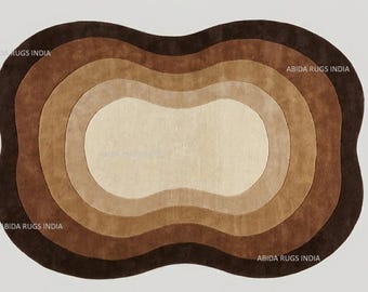 Modern abstract golvend vloerkleed – handgetuft wollen vloerkleed in bruine en beige tinten