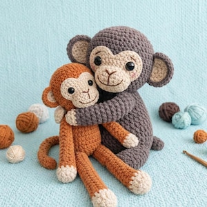 以下が含まれることがあります： 黒いハンドルが付いた白いセラミックマグカップ。太字の黒いフォントで「But First, Coffee」と書かれています。マグカップはぼやけた背景に置かれており、居心地の良い環境を示唆しています。