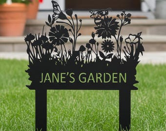 Paletto in metallo personalizzato per giardino fiorito, cartello da giardino personalizzato con paletto, cartello da giardino con farfalla e fiori, cartello da giardino personalizzato con motivo floreale