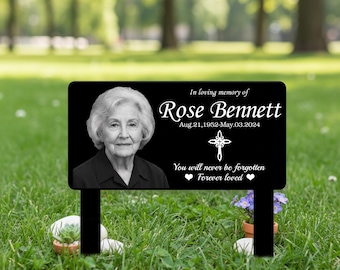 Paletto commemorativo personalizzato con foto per giardino, cartello "In ricordo di...", lapide cimiteriale, targa commemorativa religiosa con croce e foto, paletto per lapide