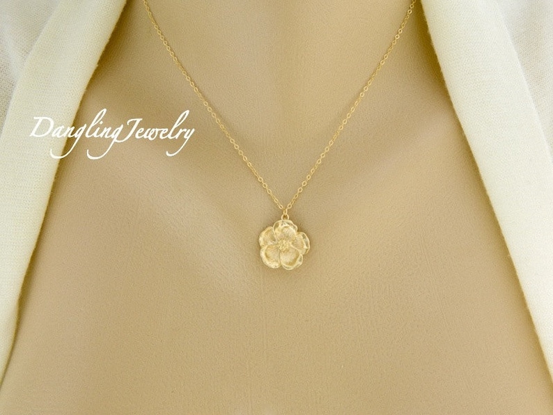 GOLD Magnolia Necklace, Flower Necklace, Mother Jewelry, Mother Necklace, Wedding Jewelry, Bridesmaid Necklace, Mother's Day Gift for Her afbeelding 2